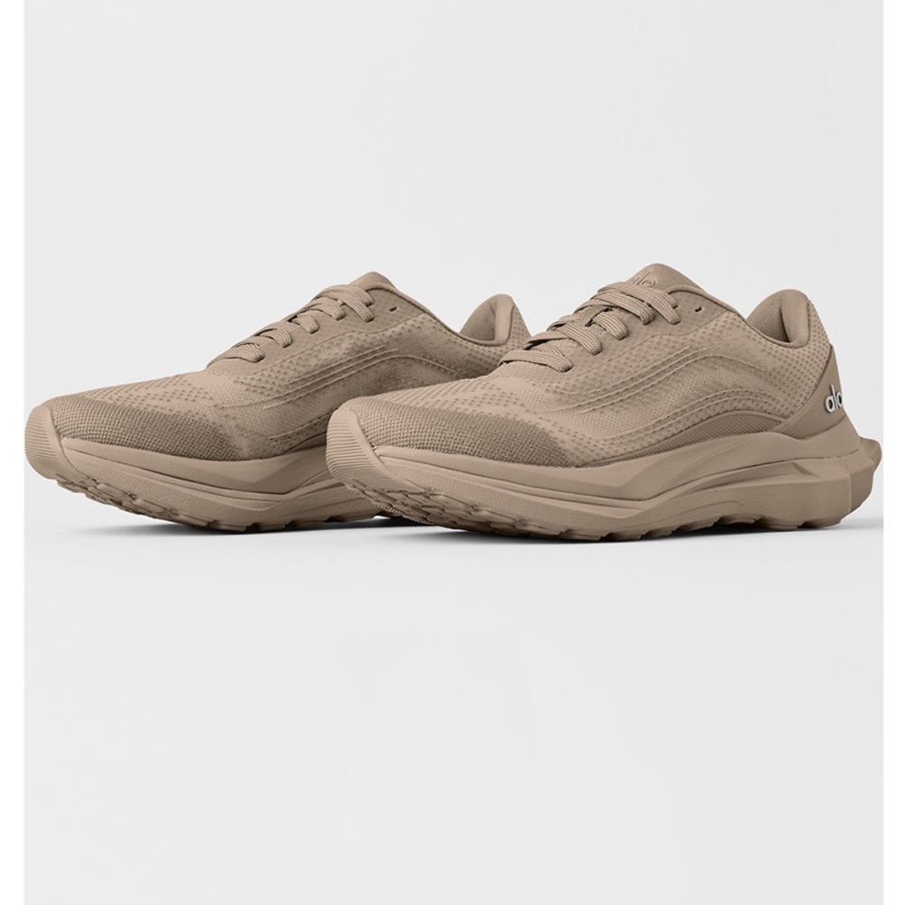 NEW with tags! Alo Runner - Gravel, Unisex, SZ: 8 Women, 6.5 Men